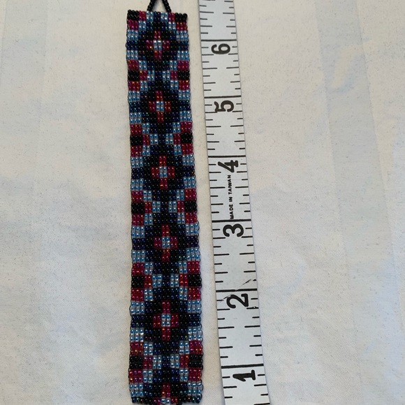 Handmade beaded bracelet - Picture 3 of 3